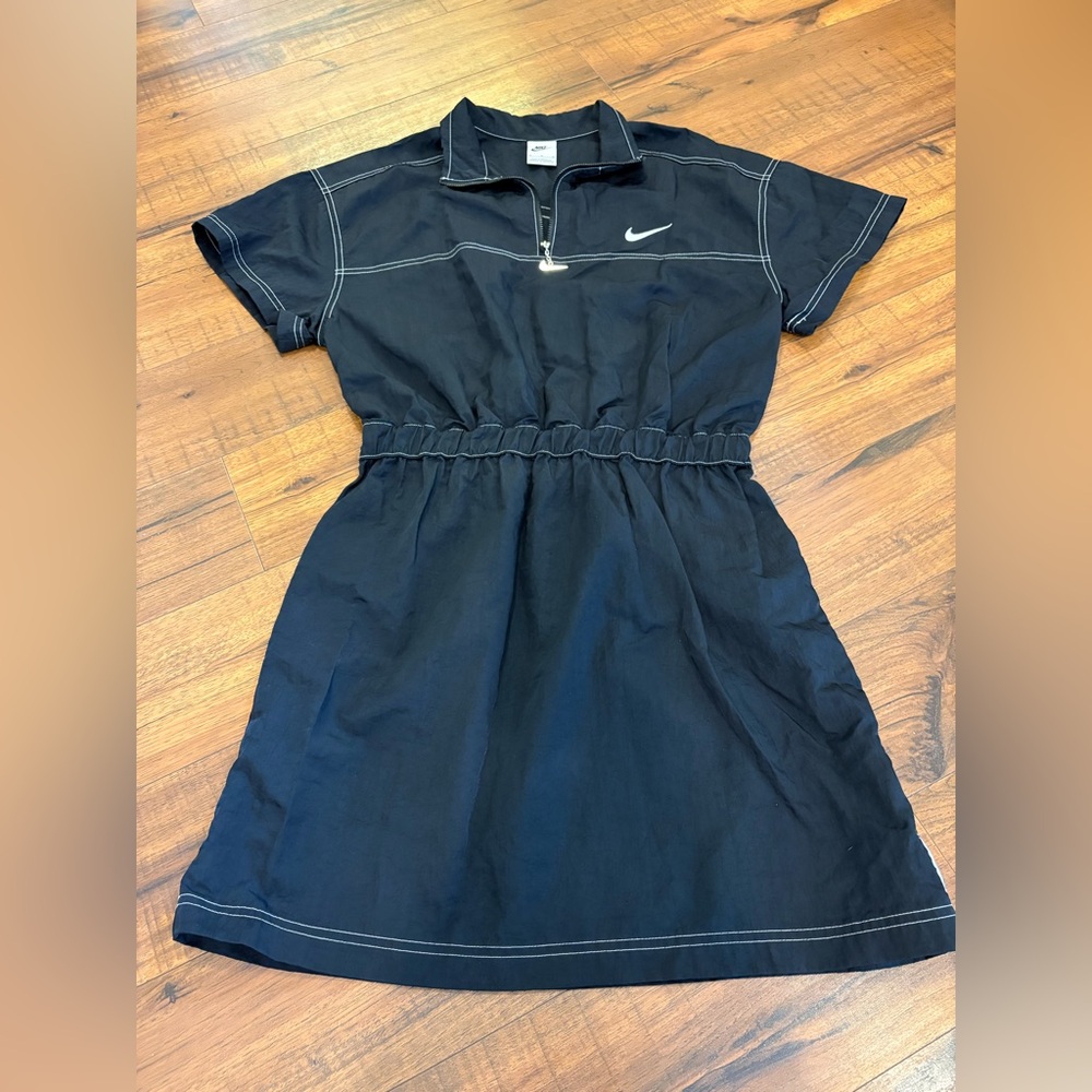 Nike Sportswear Swoosh Black 1/4 Zip Women's Dress Medium Black Classic